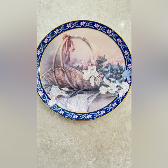 4 Lina Liu Collector’s Plates - Picture 4 of 9